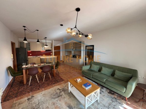 Tirane, jepet me qera apartament 2+1 Kati 5, 106 m² 1.000 € (Rruga Kavajes)