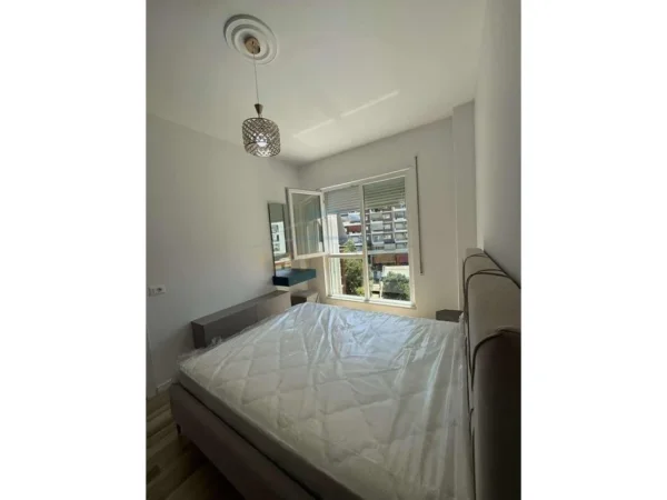 Tirane, jepet me qera apartament 1+1 Kati 3, 60 m² 600 € (UNAZA E RE)