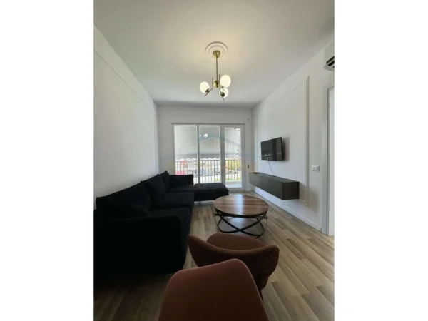 Tirane, jepet me qera apartament 1+1 Kati 3, 60 m² 600 € (UNAZA E RE)