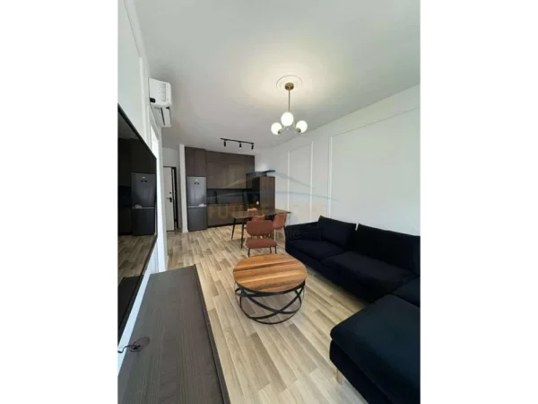 Tirane, jepet me qera apartament 1+1 Kati 3, 60 m² 600 € (UNAZA E RE)
