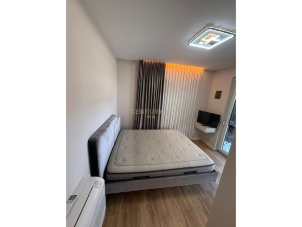 Tirane, jepet me qera apartament 3+1+Aneks+Ballkon Kati 5, 151 m² 1.200 € (Xhamllik)