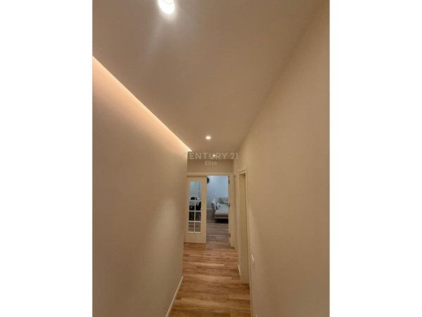 Tirane, jepet me qera apartament 3+1+Aneks+Ballkon Kati 5, 151 m² 1.200 € (Xhamllik)