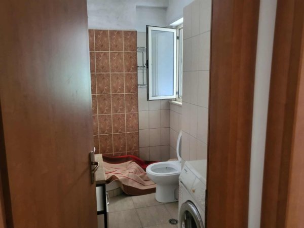 Tirane, jap me qera apartament 3+1+Aneks+Ballkon Kati 6, 250 m² 350 € (Tek Fizika Berthamore)