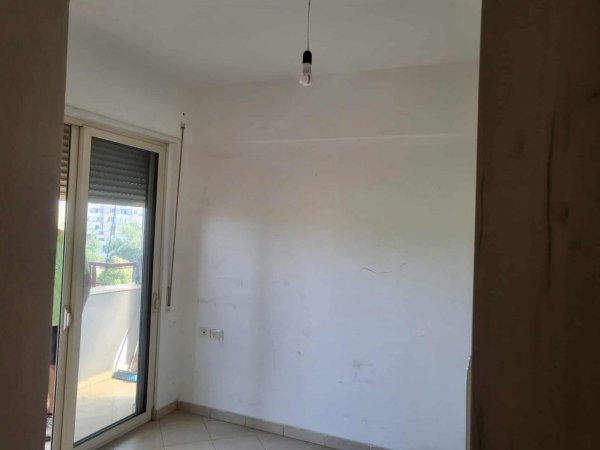Tirane, jap me qera apartament 3+1+Aneks+Ballkon Kati 6, 250 m² 350 € (Tek Fizika Berthamore)
