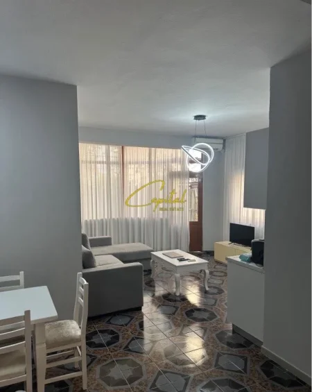 Tirane, jepet me qera apartament 2+1+Ballkon Kati 1, 100 m² 550 € (ISH PARKU)