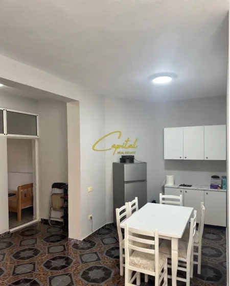 Tirane, jepet me qera apartament 2+1+Ballkon Kati 1, 100 m² 550 € (ISH PARKU)