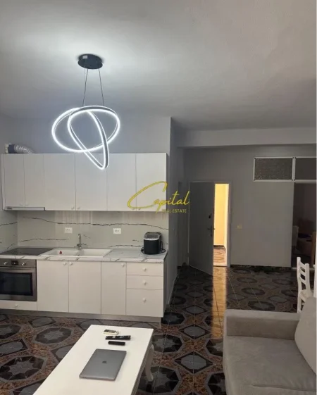 Tirane, jepet me qera apartament 2+1+Ballkon Kati 1, 100 m² 550 € (ISH PARKU)