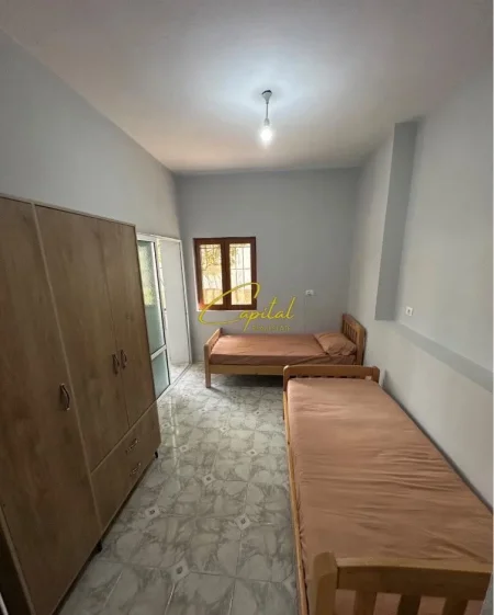 Tirane, jepet me qera apartament 2+1+Ballkon Kati 1, 100 m² 550 € (ISH PARKU)