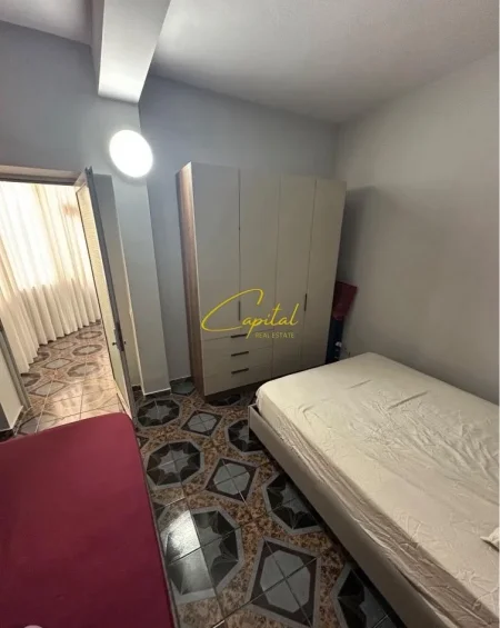 Tirane, jepet me qera apartament 2+1+Ballkon Kati 1, 100 m² 550 € (ISH PARKU)