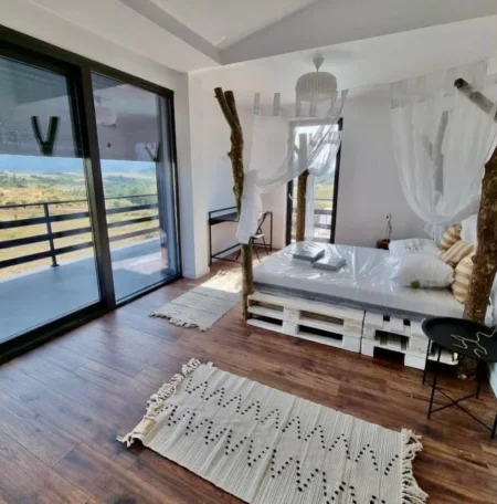 SHITET VILE LUKSOZE PRANE MULLETIT  900.000 €