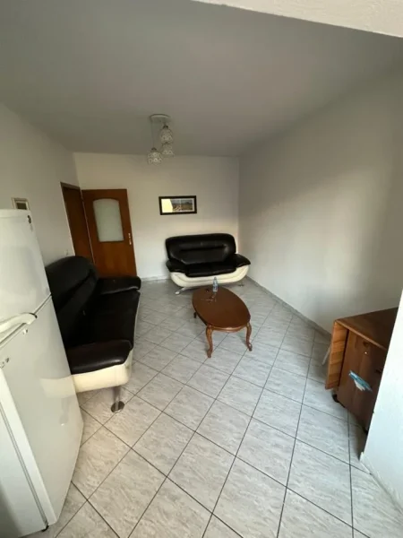 Tirane, jap me qera apartament 2+1 Kati 4, 65 m² 400 € (Rruga e Manastirit, mrapa shkolles Cajupi)