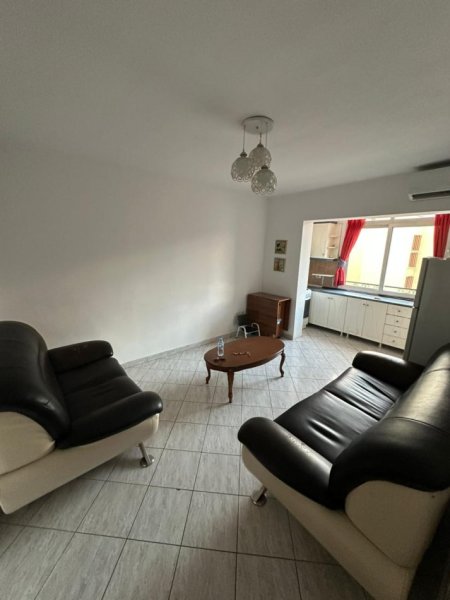 Tirane, jap me qera apartament 2+1 Kati 4, 65 m² 400 € (Rruga e Manastirit, mrapa shkolles Cajupi)