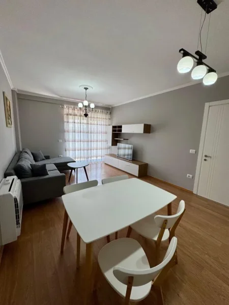 Tirane, jepet me qera apartament 1+1+Ballkon Kati 3, 70 m² 750 € (Pranë Xhamisë)