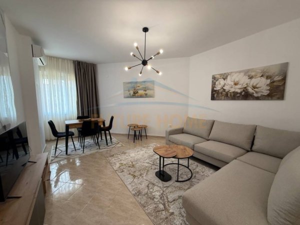Shqiperi, jepet me qera apartament 1+1+Ballkon Kati 5, 78 m² 500 € (Restorant Fresku)