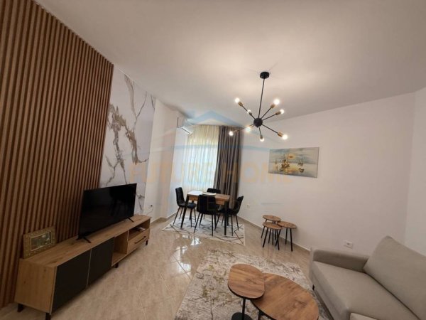 Shqiperi, jepet me qera apartament 1+1+Ballkon Kati 5, 78 m² 500 € (Restorant Fresku)