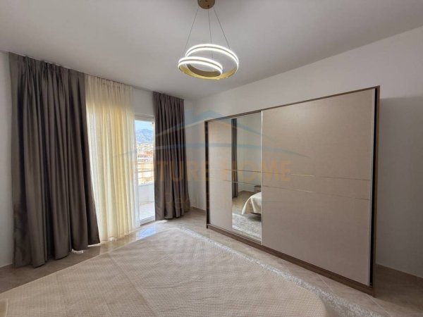 Shqiperi, jepet me qera apartament 1+1+Ballkon Kati 5, 78 m² 500 € (Restorant Fresku)