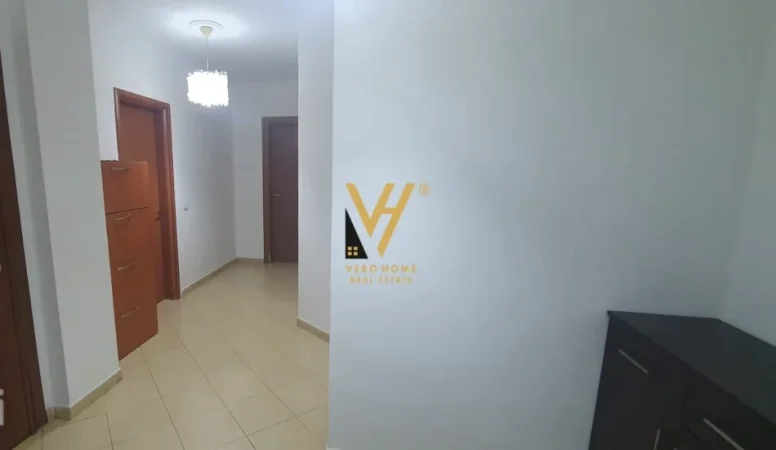 Tirane, jepet me qera apartament 2+1+Ballkon Kati 4, 110 m² 550 € (ALI DEMI)