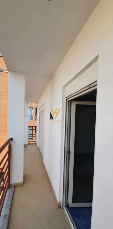 Tirane, jepet me qera apartament 2+1+Ballkon Kati 4, 110 m² 550 € (ALI DEMI)