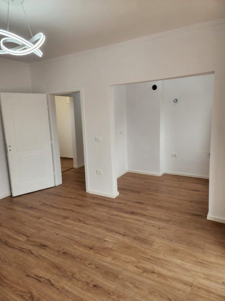 Tirane, shitet apartament 1+1+Ballkon Kati 4, 51 m² 95.000 € (PORCELAN)
