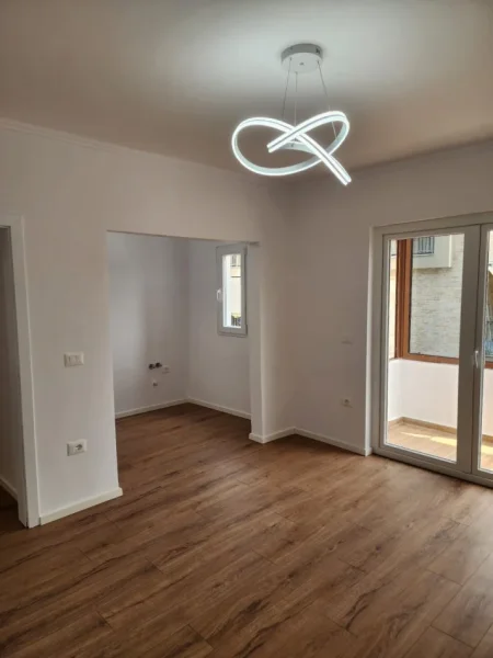 Tirane, shitet apartament 1+1+Ballkon Kati 4, 51 m² 95.000 € (PORCELAN)