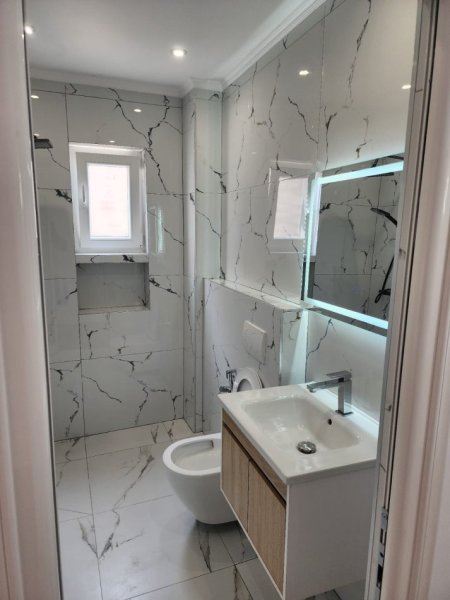 Tirane, shitet apartament 1+1+Ballkon Kati 4, 51 m² 95.000 € (PORCELAN)