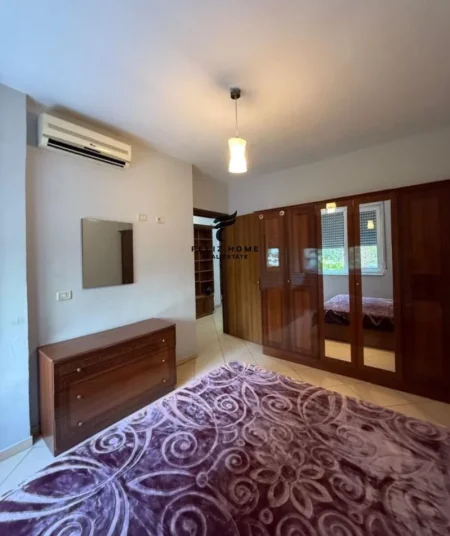 Tirane, jepet me qera apartament 2+1 Kati 1, 90 m² 600 € (RRUGA BARRIKADAVE)