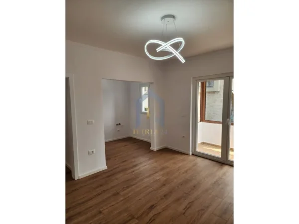 Tirane, shes apartament 1+1 Kati 4, 51 m² 95.000 € (PORCELAN)