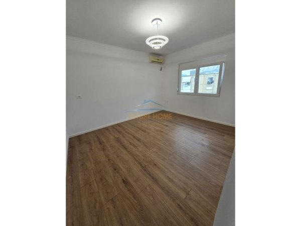 Tirane, shitet apartament 2+1+Ballkon Kati 7, 96 m² 210.000 € (Rruga e Kavajes)