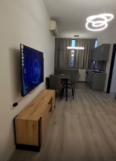 Tirane, jepet me qera apartament 1+1+Ballkon Kati 2, 90 m² 650 € (BULEVARDI ZOGU I PARE)