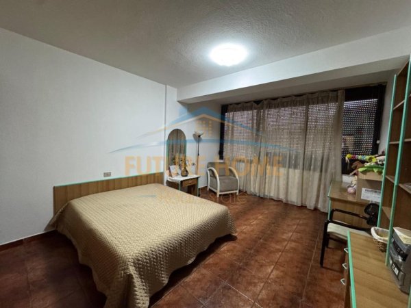 Tirane, jepet me qera apartament 2+1+Ballkon Kati 5, 100 m² 800 € (Myslym Shyri)