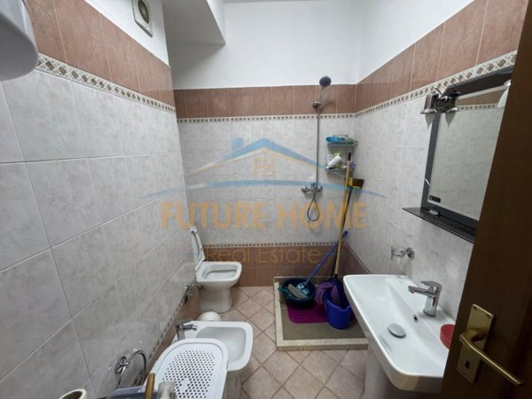 Tirane, jepet me qera apartament 2+1+Ballkon Kati 5, 100 m² 800 € (Myslym Shyri)