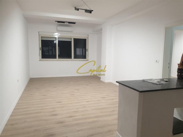 Tirane, jepet me qera zyre Kati 3, 76 m² 900 € (BLLOKU)