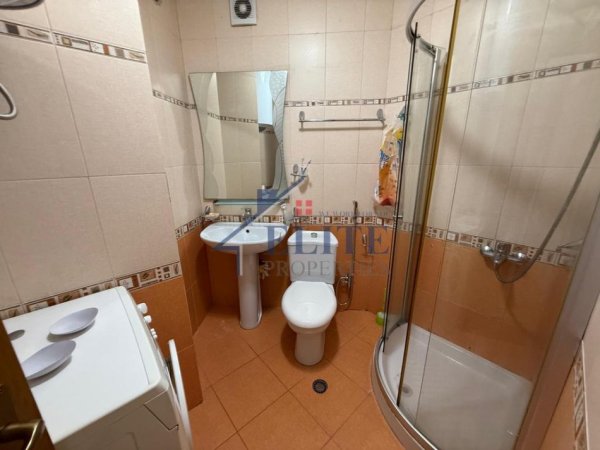 Tirane, jepet me qera apartament 1+1+Ballkon Kati 4, 80 m² 550 € (Shkolla e Kuqe)