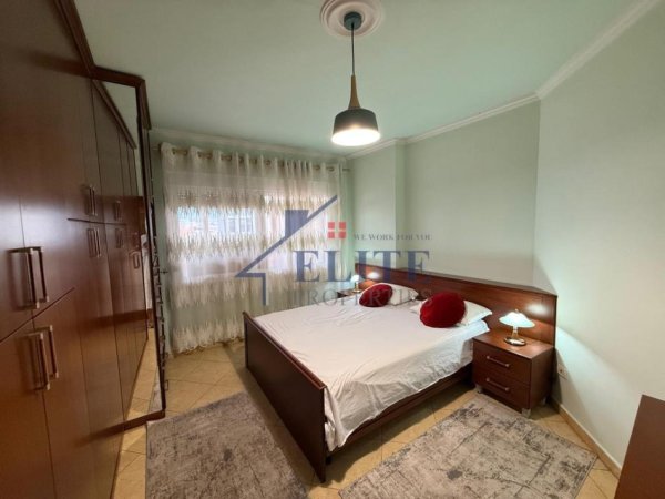 Tirane, jepet me qera apartament 1+1+Ballkon Kati 4, 80 m² 550 € (Shkolla e Kuqe)