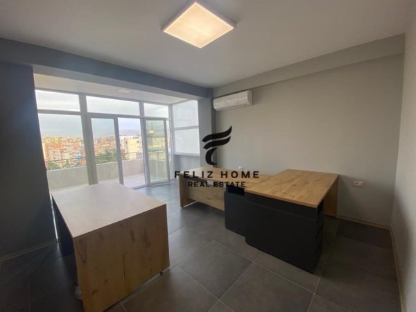 Tirane, jepet me qera zyre Kati 7, 110 m² 600 € (PRANE LICEUT)