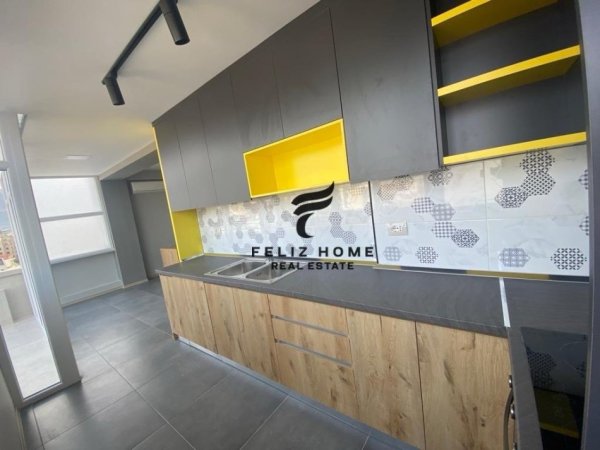 Tirane, jepet me qera zyre Kati 7, 110 m² 600 € (PRANE LICEUT)