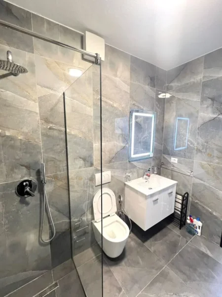 Tirane, jepet me qera apartament 1+1+Ballkon Kati 2, 60 m² 680 € (bulevardi zogu i pare)