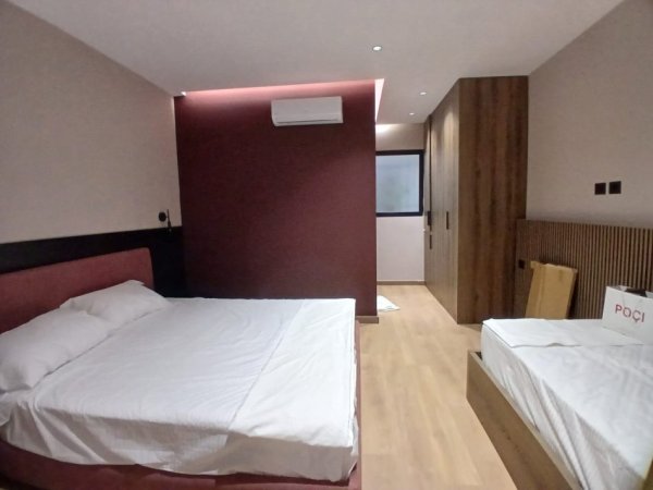 Tirane, jepet me qera apartament 1+1 Kati 0, 700 € (myslym shyri)