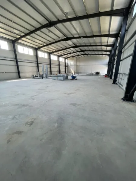 Tirane, jepet me qera magazine , 3.000 m² 8.450 € 