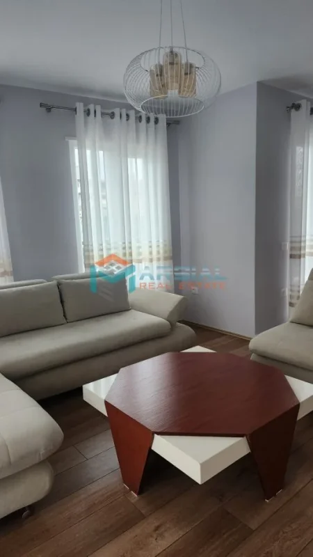 Tirane, jap me qera apartament 2+1+Ballkon Kati 5, 110 m² 550 € (Bulevardi Kashar)