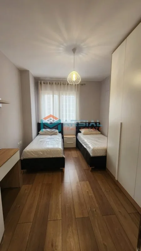 Tirane, jap me qera apartament 2+1+Ballkon Kati 5, 110 m² 550 € (Bulevardi Kashar)