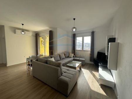 Tirane, jepet me qera apartament 2+1 Kati 5, 135 m² 600 € (YZBERISHT,KOMPLKESI GRAND GALLERY)