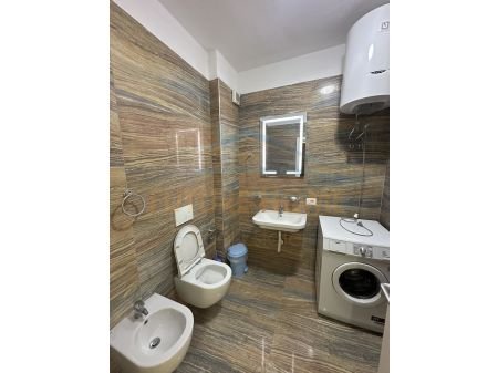 Tirane, jepet me qera apartament 2+1 Kati 5, 135 m² 600 € (YZBERISHT,KOMPLKESI GRAND GALLERY)