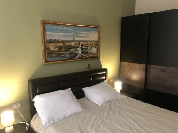 Tirane, jepet me qera apartament 1+1 Kati 2, 70 m² 700 € (PAZARI RI)