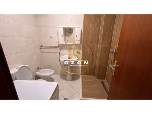 Tirane, jepet me qera apartament 3+1+2 , Kati 6, 121 m² 800 €