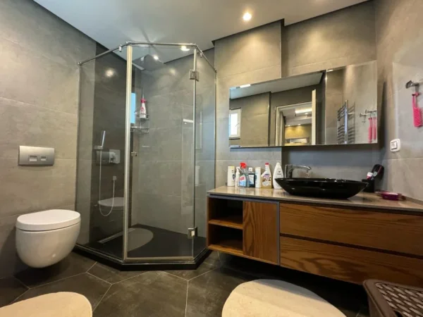 Tirane, shitet apartament 3+1+Ballkon Kati 4, 153 m² 214.200 € (FRESK)