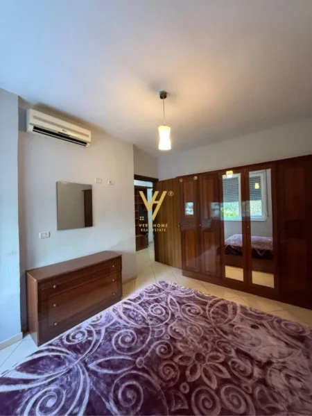 Tirane, jepet me qera apartament 2+1+Ballkon Kati 1, 90 m² 600 € (PAZARI I RI)