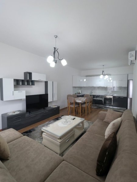 Tirane, jepet me qera apartament 1+1+Ballkon , 70 m² 550 € 
