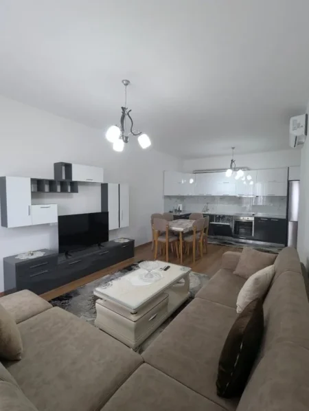 Tirane, jepet me qera apartament 1+1+Ballkon , 70 m² 550 € 