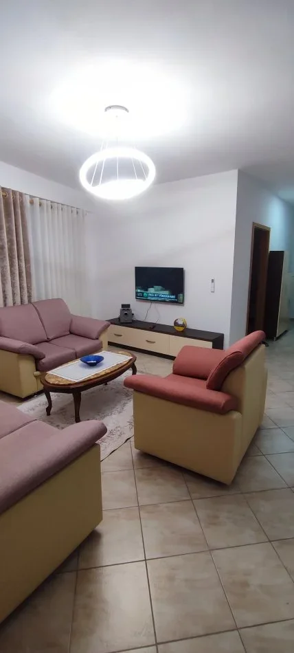 Tirane, jepet me qera apartament 1+1 Kati 2, 60 m² 500 € (rruga e kavajes)